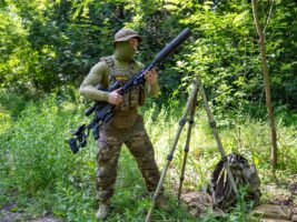 Ostreľovač nemieri na hlavu. Snajperská realita má od filmovej romantiky ďaleko, najmä tá na ukrajinskom fronte