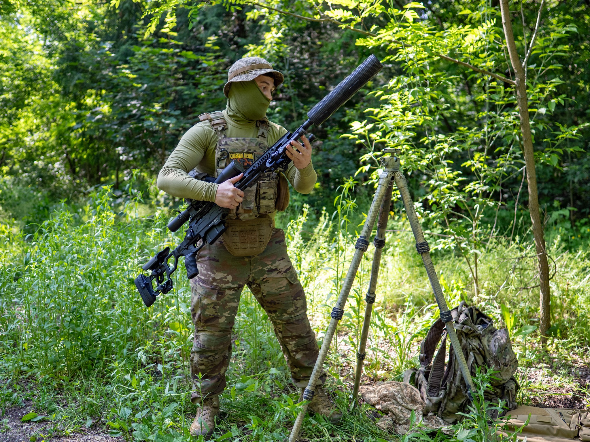 Ostreľovač nemieri na hlavu. Snajperská realita má od filmovej romantiky ďaleko, najmä tá na ukrajinskom fronte