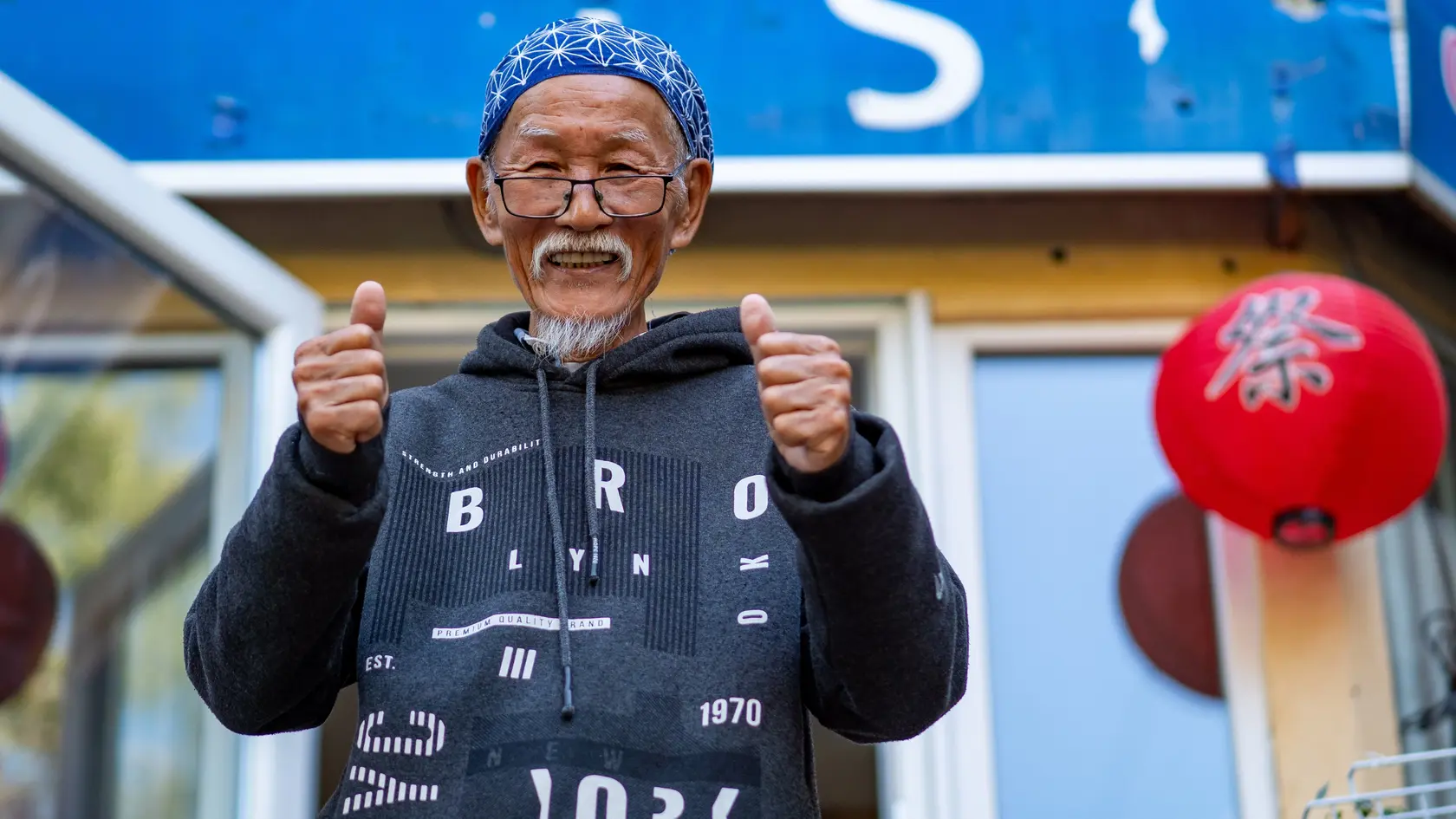 Japonec zo Saltivky: Neúnavný Fumi rozdá denne v Charkove 500 obedov