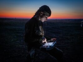 Noc nie je len na lásku. Ukrajinka Runa má 26 rokov a bombarduje Rusov dronmi