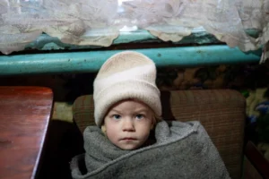 Oči detí z ostreľovaného mesta sú ešte smutnejšie ako vlani