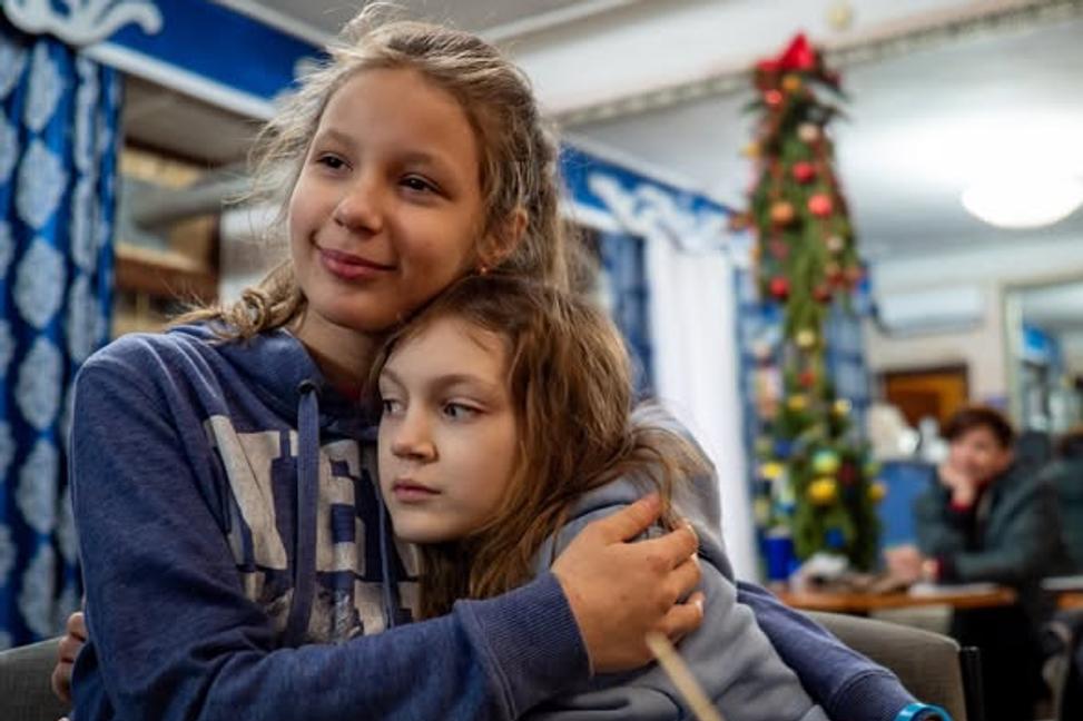 Voláš sa Aňa, máš 12 rokov, žiješ v meste kde Rusi lovia dronmi ľudí a rodičov si nevidela už štyri roky